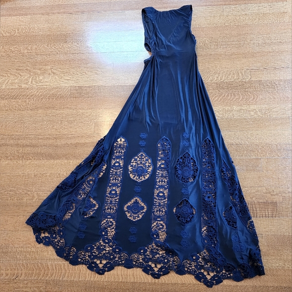 SKY Truls Super Sexy Lace GOWN, Navy Sz M/L - Picture 9 of 17